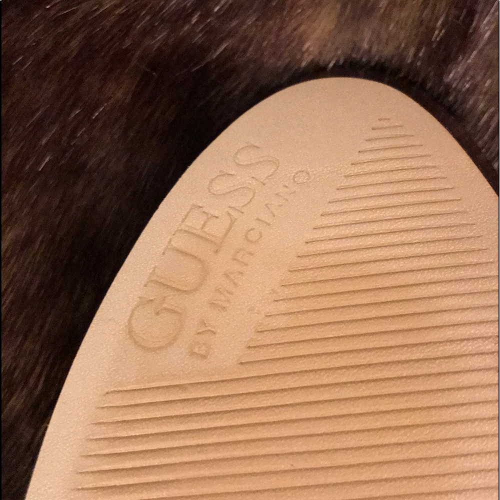GUESS OPEN TOE PUMP - Picture 7 of 7